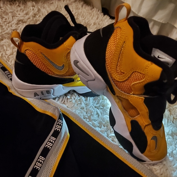 Tennis shoes - Picture 1 of 4